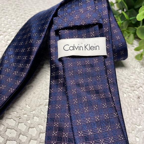 Calvin Klein 100% silk tie - Picture 4 of 6